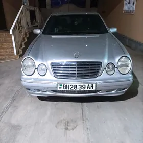 Mercedes-Benz E320 2001