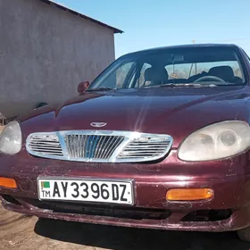 Daewoo Leganza 1999