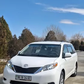 Toyota Sienna 2011