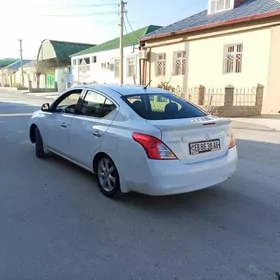 Nissan Versa 2012