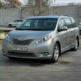 Toyota Sienna 2011