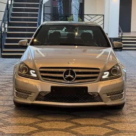 Mercedes-Benz C350 2011