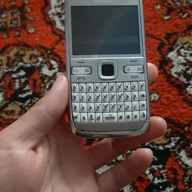 Nokia E72