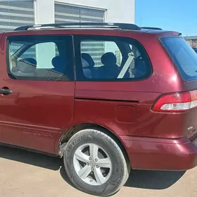 Toyota Sienna 2002