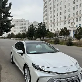 Toyota Camry 2025