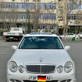 Mercedes-Benz E350 2005