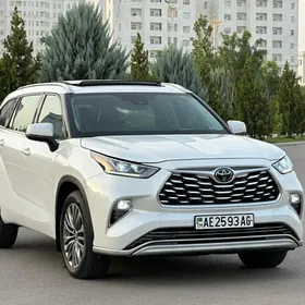 Toyota Highlander 2021