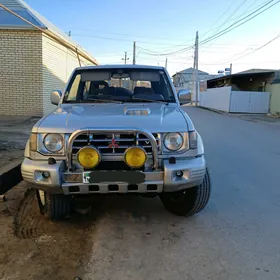 Mitsubishi Pajero 1992