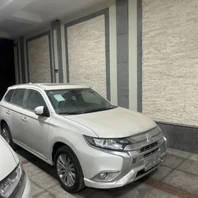 Mitsubishi Outlander 2022