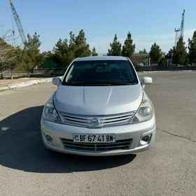 Nissan Versa 2011