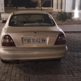 Daewoo Leganza 1998