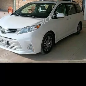 Toyota Sienna 2018