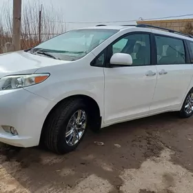 Toyota Sienna 2017