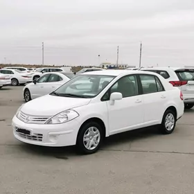 Nissan Tiida 2011