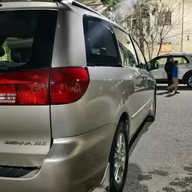 Toyota Sienna 2004