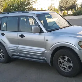 Mitsubishi Montero 2002