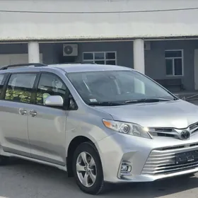 Toyota Sienna 2018