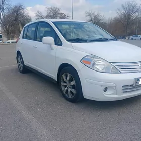 Nissan Versa 2012