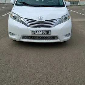 Toyota Sienna 2011