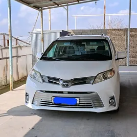 Toyota Sienna 2018