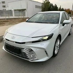 Toyota Camry 2025