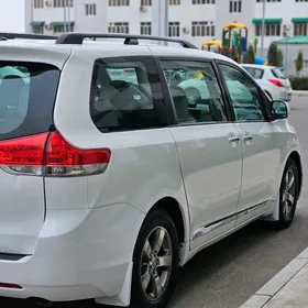 Toyota Sienna 2011