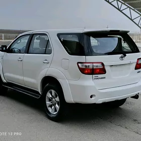 Toyota Fortuner 2010