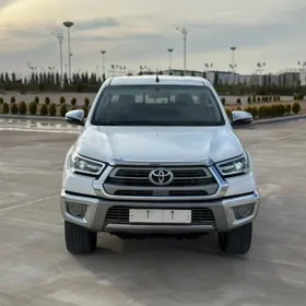 Toyota Hilux 2023