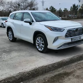 Toyota Highlander 2021