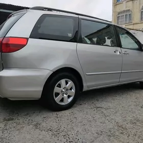 Toyota Sienna 2004