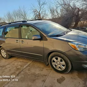 Toyota Sienna 2004