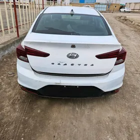 Hyundai Elantra 2020