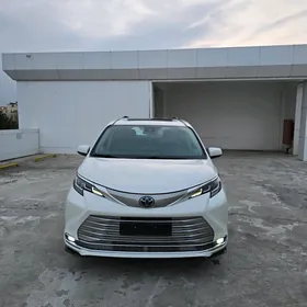 Toyota Sienna 2021