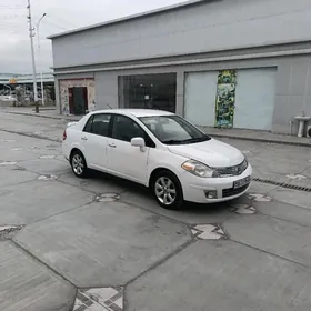 Nissan Versa 2011