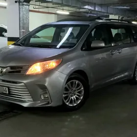 Toyota Sienna 2016