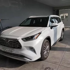 Toyota Highlander 2021