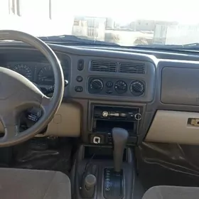 Mitsubishi Montero Sport 2000