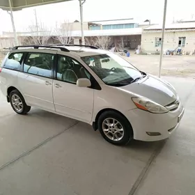 Toyota Sienna 2004