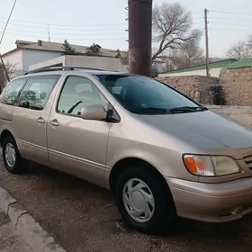 Toyota Sienna 2002