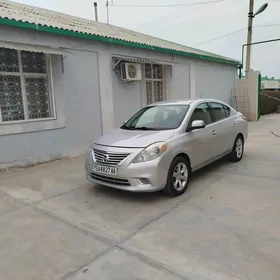 Nissan Versa 2012