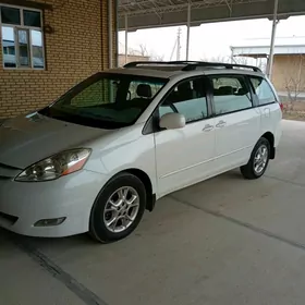 Toyota Sienna 2004