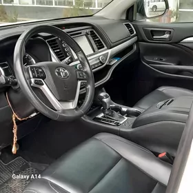 Toyota Highlander 2019