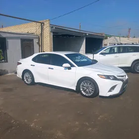 Toyota Camry 2018