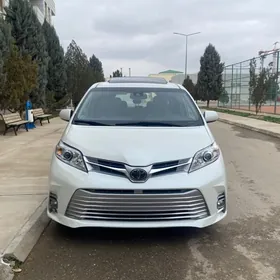 Toyota Sienna 2019