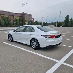 Toyota Camry 2021