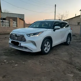 Toyota Highlander 2021