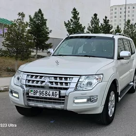 Mitsubishi Pajero 2015