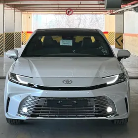 Toyota Camry 2025