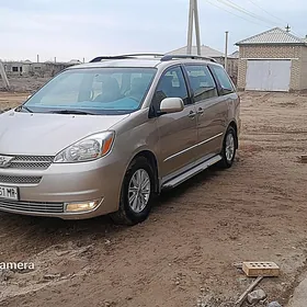 Toyota Sienna 2004