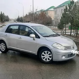 Nissan Versa 2011